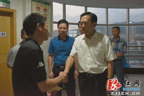 向英雄致敬——胡志文看望慰问救人英雄梅雄