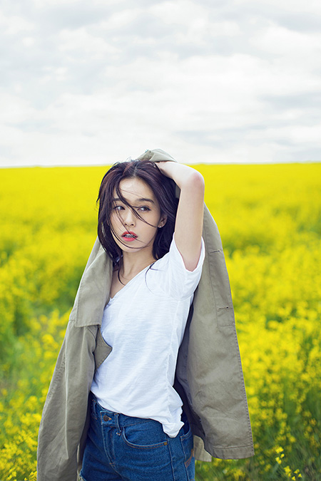 阚清子置身花海