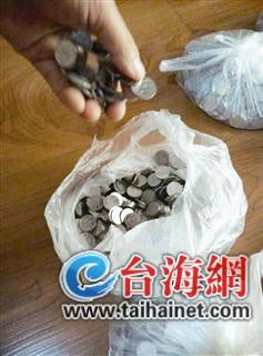 女子提1.2万枚1角硬币存银行遭拒硬币不是钱？