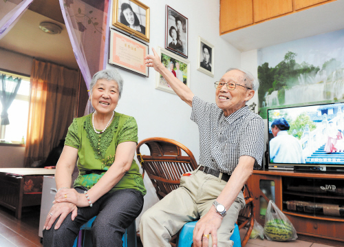 天心区先锋街道水电八局南托基地“十佳伴侣”王阳森和芮仙辉夫妇的幸福婚姻成为当地美谈。 均为长沙晚报记者石祯专 实习生 喻紫蕊摄影报道