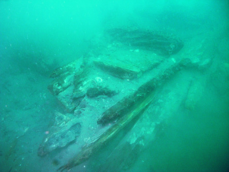 此前发现的军船残骸。