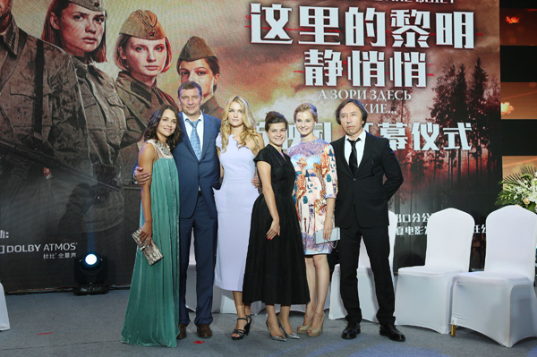 导演 制片 演员合影