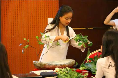 裴老师教插花