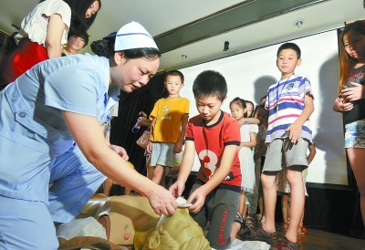 长沙市中医医院举办学生暑期公益急救培训班