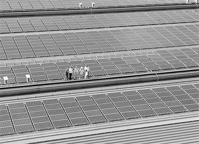 图为广东中山格兰仕屋面分布式太阳能光伏发电应用示范项目(一期)工程远景。 孙嘉彪摄