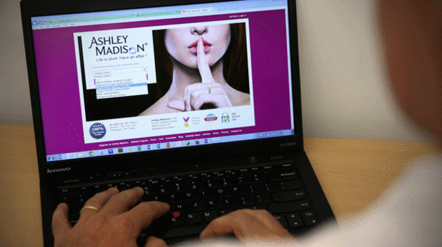 偷情网站信息泄露致两用户自杀公司悬赏捉拿黑客