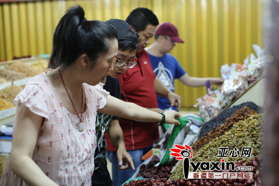 全国网络媒体及文化名家新疆行邂逅风情巴扎二道桥