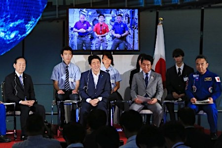 日本宇航员在国际空间站连线安倍交流心得（图）
