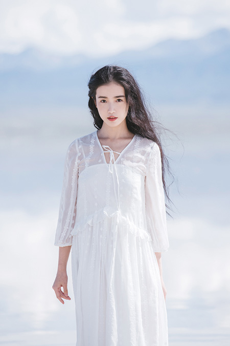 张辛苑温婉凝视