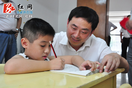 【简讯】王志刚调研市儿童福利中心和市特殊教育学校工作
