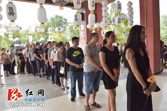 今天，张家界为英雄梅雄送行