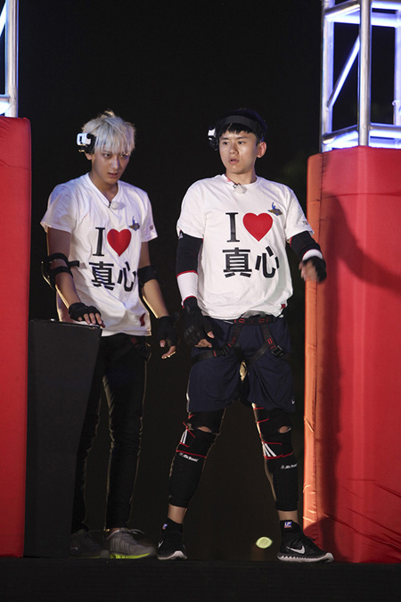 张杰搭档黄子韬冒险挑战