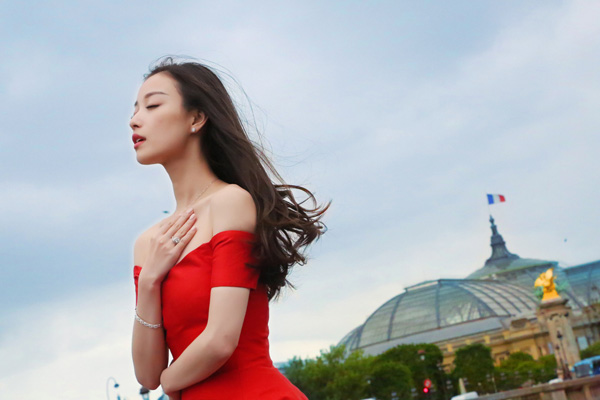 倪妮长发飘逸