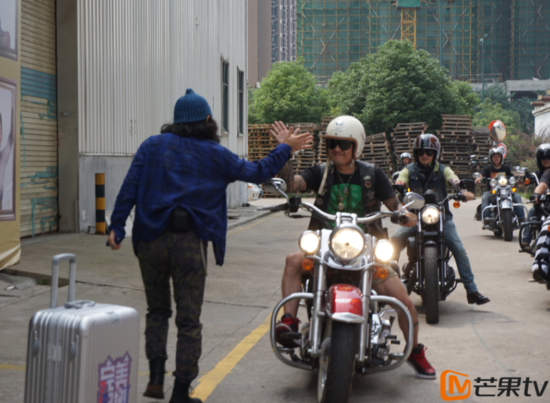 鸡排哥告别《完美假期》