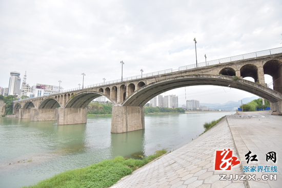 【城市观察员】修桥交通管制期间 张家界公交调整为百姓