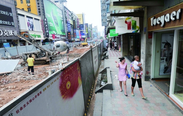 长沙市黄兴南路步行街改造升级后，将更注重体验式消费。  记者 田超 摄