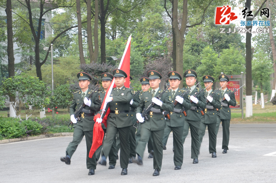 张家界军分区举行抗日战争暨世界反法西斯战争胜利70周年升旗