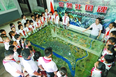 衡阳市蒸水小学学生走进衡阳保卫战纪念馆
