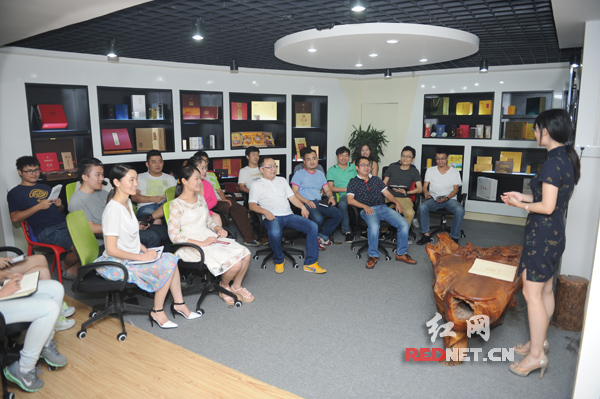 激情与活力十足的湘茶电商“创业小伙伴们”每周都会举行内部“思享会”，分享创意和心得。
