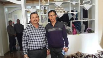 在艾尼瓦尔大哥家做客