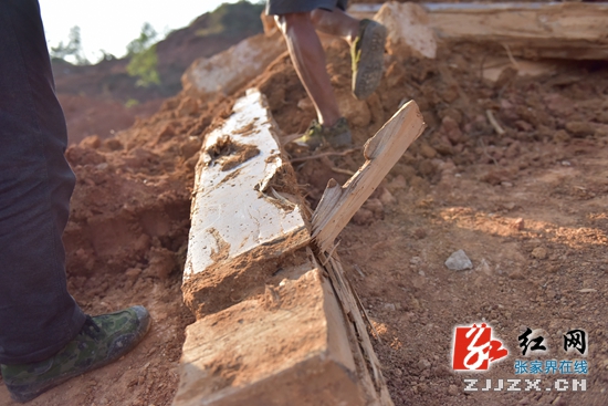 黔张常铁路永定区施工地惊现女干尸 年代有待考究（图）