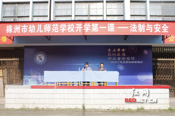检察官进社区完成老人微心愿