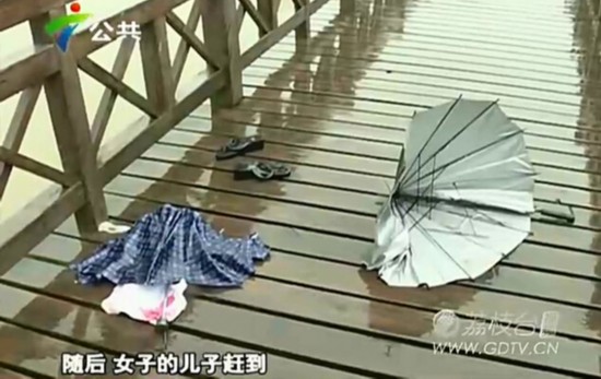 女子被闪电击中,炸烂短裤灼烧双乳只因内衣带钢圈