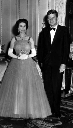 英女王与肯尼迪。