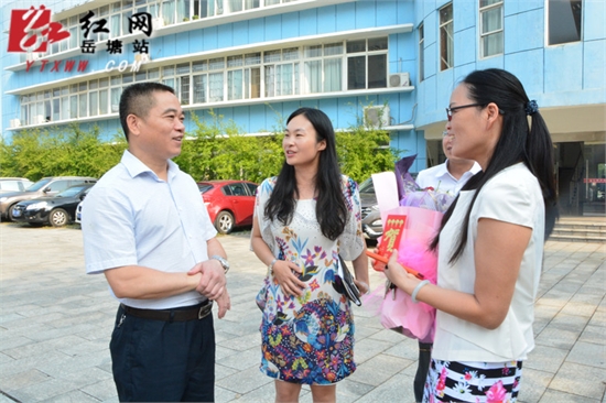 王永红教师节为“园丁”送祝福 强调要做好校友备忘录工作