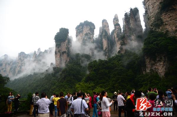 张家界核心景区初秋云海“美呆”游人