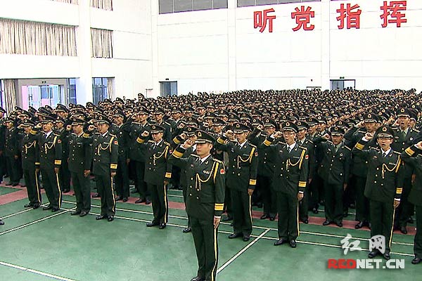 国防科大举行2015级本科新学员入伍宣誓仪式