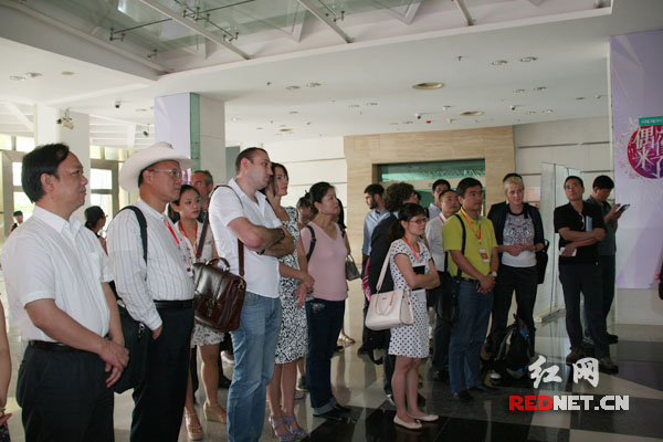 友城代表在湖南广电参观交流。