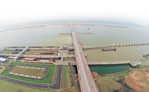 湘江长沙综合枢纽工程年底完成建设,这是枢纽全貌。长沙晚报通讯员 汪荆江 记者 石祯专 摄影报道
