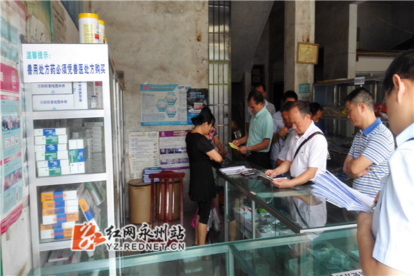 省畜禽水产品质量安全督查组查在江华兽药经营门店实地督查