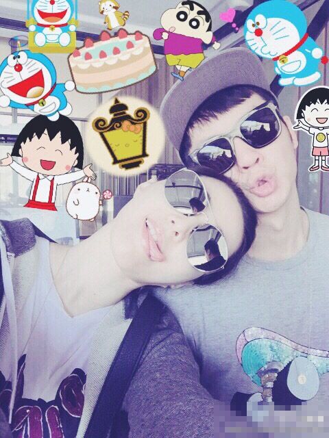 李晨零点为范冰冰送生日祝福 范爷依吐舌卖萌