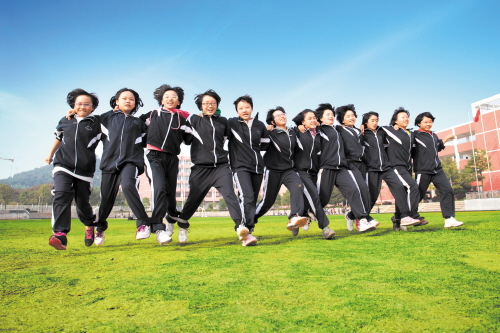 　青竹湖湘一外国语学校阳光伙伴欢快跑。