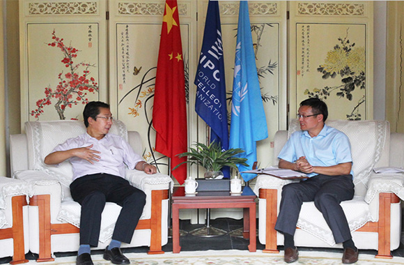 (申长雨（左）访问世界知识产权组织（WIPO）中国办事处)