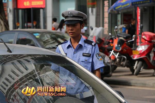 正在执勤中的李昊东