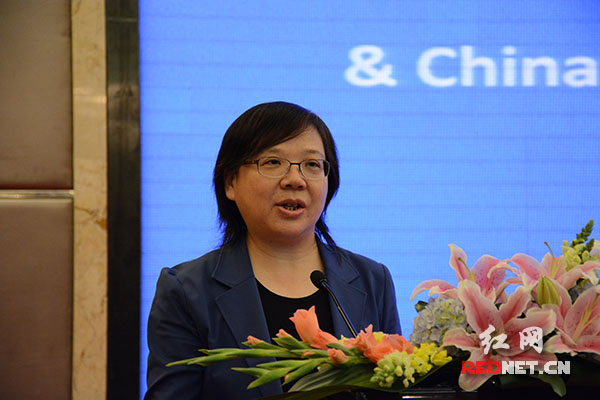 湖南省发改委主任谢建辉认为，促进低碳技术推广关键在于培育排放单位应用低碳技术减排的内生动力。
