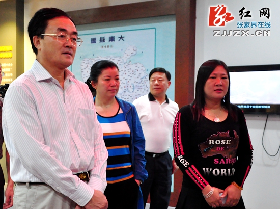 曲青山到湘鄂川黔革命根据地纪念馆调研