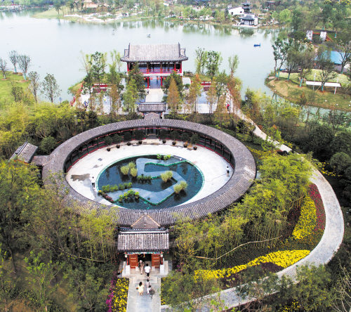 作为北方园林的代表，北京园透出威严雄伟的气息。