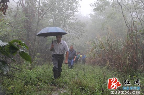 慈利:高靖生深入大山“认亲”