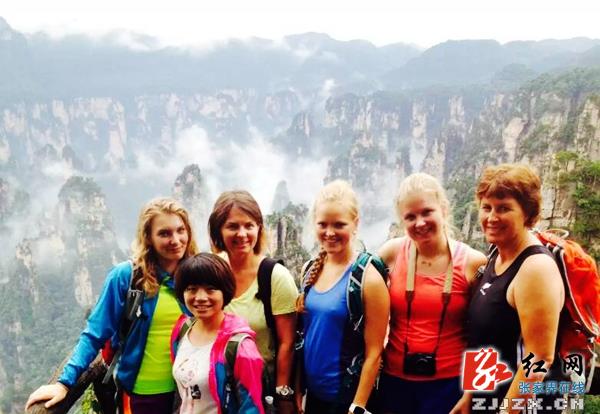 欧美游客青睐张家界 称赞武陵源为“仙山”