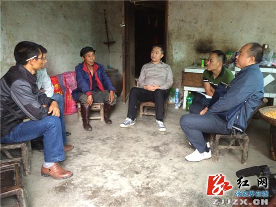 桑植：刘卫兵深入厂湾村开展“一进二访”活动