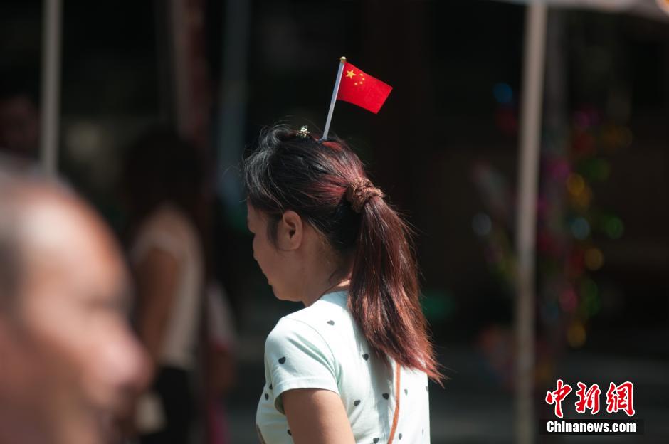  广西柳州 街头最萌国旗迎国庆_中国频道_红网