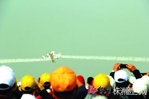 图2：阿罗拉迎面对冲