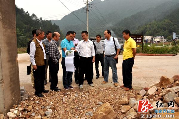 武陵源：朱用文调研天子山景区移民安置区建设情况