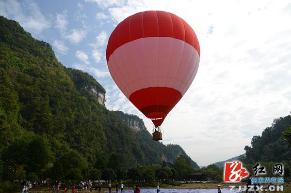 【“十一”在张家界】黄龙洞景区推出热气球空中游览项目