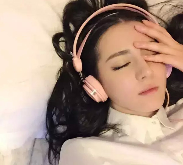 精分少女：迪丽热巴女神经范儿惹人爱