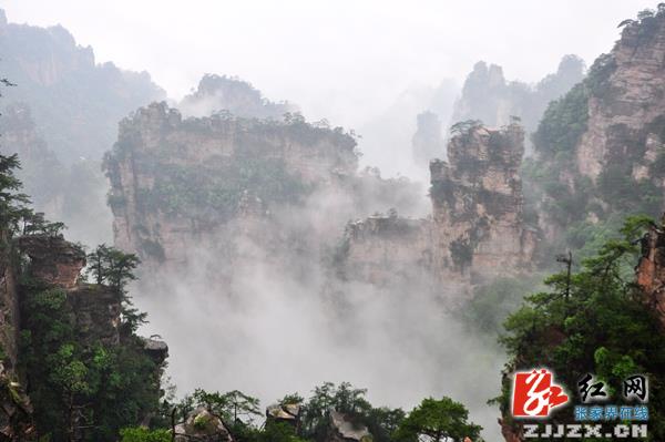 杨家界“十一”成武陵源热点景区  游客量同比翻番